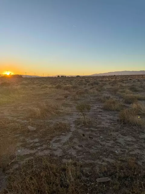 80 Th St, Rosamond, CA 93560 photo 5