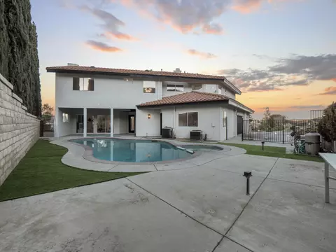 6710 Sycamore Ln, Palmdale, CA 93551