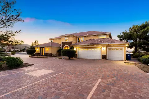 36358 Lakepointe Ln, Palmdale, CA 93550