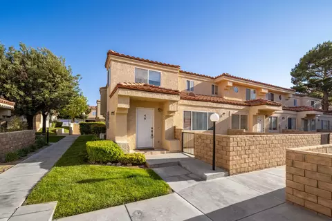 43441 30th St W UNIT 4, Lancaster, CA 93536