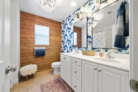 Bath - 1417 Wild Olive Rd, Tehachapi, CA 93561 photo 2 of 3
