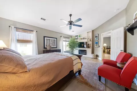 Bedroom - 1417 Wild Olive Rd, Tehachapi, CA 93561 photo 2 of 6