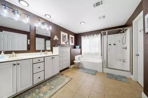 Bath - 1417 Wild Olive Rd, Tehachapi, CA 93561 photo 1 of 3