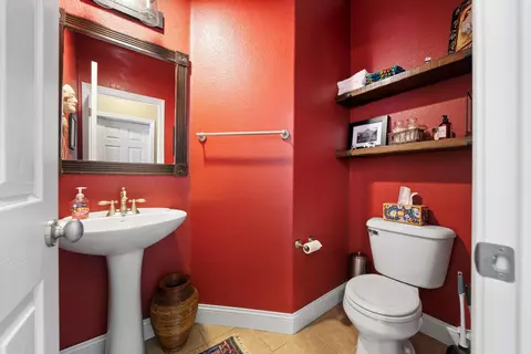 Bath - 1417 Wild Olive Rd, Tehachapi, CA 93561 photo 3 of 3