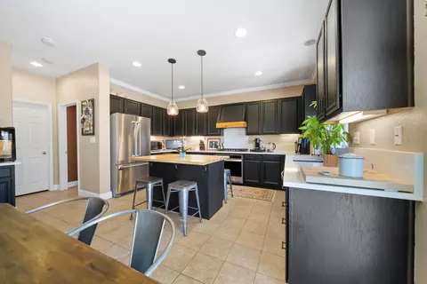 Kitchen - 1417 Wild Olive Rd, Tehachapi, CA 93561 photo 1 of 2