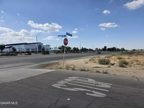 26 26th St E, Palmdale, CA 93550