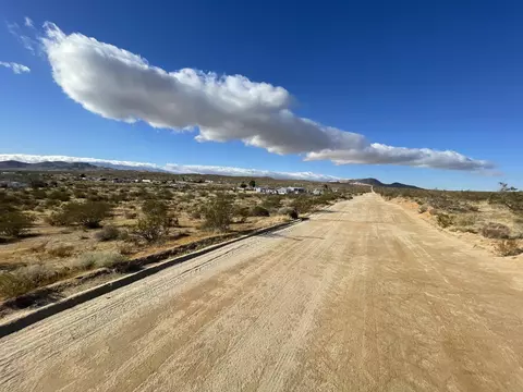 30 Th St W Dawn Rd, Rosamond, CA 93560