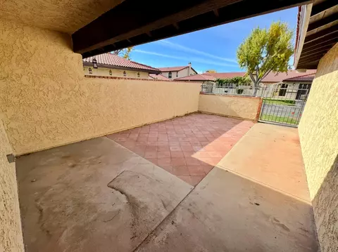 43748 Mona St, Lancaster, CA 93535 photo 2
