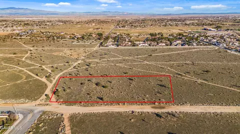 3400 Avenue M8 W, Lancaster, CA 93536