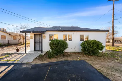 38455 27th St E, Palmdale, CA 93550