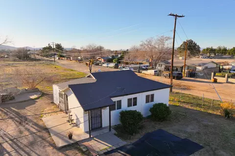 38455 27th St E, Palmdale, CA 93550 photo 2