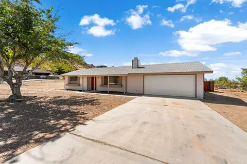Exterior - 40107 173rd St E, Palmdale, CA 93591 photo 2 of 13