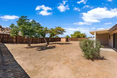 Exterior - 40107 173rd St E, Palmdale, CA 93591 photo 8 of 13
