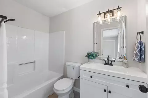 Bath - 40107 173rd St E, Palmdale, CA 93591 photo 2 of 2
