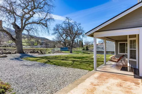 Exterior - 17641 Dike Ct, Tehachapi, CA 93561 photo 4 of 6