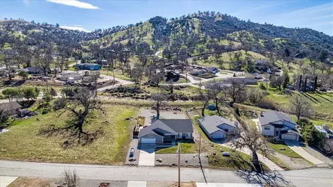 View/Area - 17641 Dike Ct, Tehachapi, CA 93561 photo 1 of 4