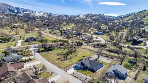 View/Area - 17641 Dike Ct, Tehachapi, CA 93561 photo 3 of 4