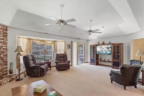 Living - 17641 Dike Ct, Tehachapi, CA 93561 photo 1 of 2
