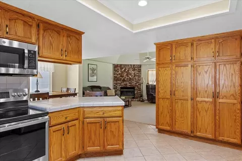 Kitchen - 17641 Dike Ct, Tehachapi, CA 93561 photo 3 of 3