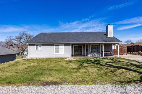 Exterior - 17641 Dike Ct, Tehachapi, CA 93561 photo 3 of 6