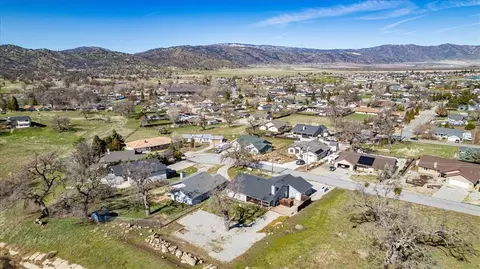 View/Area - 17641 Dike Ct, Tehachapi, CA 93561 photo 2 of 4