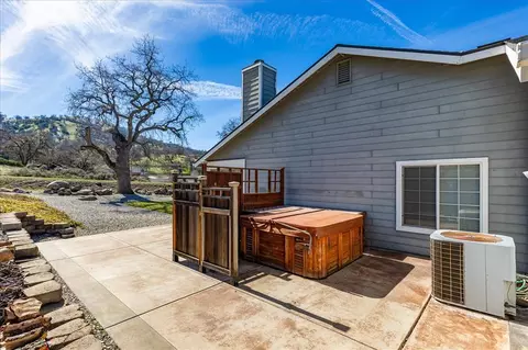 Exterior - 17641 Dike Ct, Tehachapi, CA 93561 photo 5 of 6