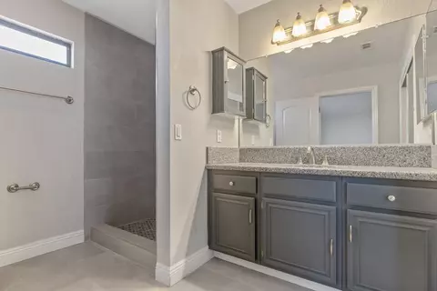 Bath - 837 Kettering St E, Lancaster, CA 93535 photo 2 of 2