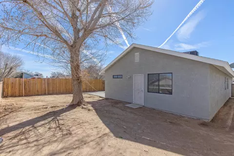 Exterior - 837 Kettering St E, Lancaster, CA 93535 photo 3 of 4