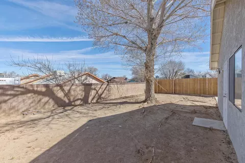 Exterior - 837 Kettering St E, Lancaster, CA 93535 photo 4 of 4