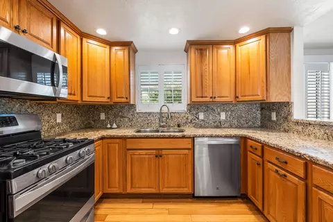 Kitchen - 32020 163rd St E, Llano, CA 93544 photo 3 of 3