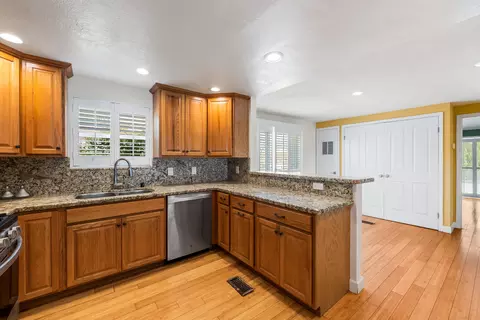 Kitchen - 32020 163rd St E, Llano, CA 93544 photo 1 of 3