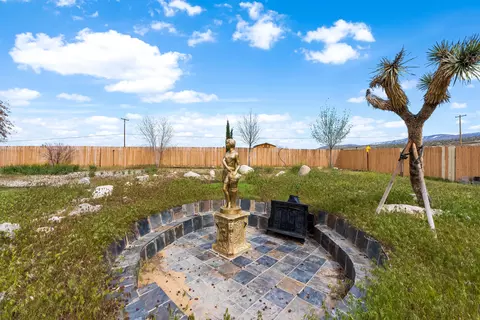 Exterior - 32020 163rd St E, Llano, CA 93544 photo 9 of 11