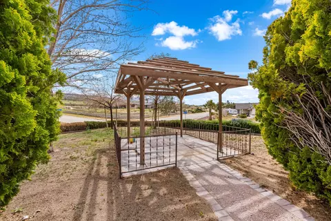 Exterior - 32020 163rd St E, Llano, CA 93544 photo 7 of 11