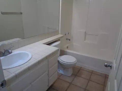 Bath - 2425 Dixie St, Rosamond, CA 93560 photo 4 of 4