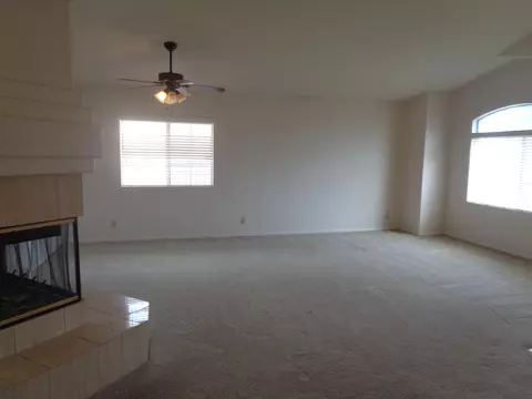 Living - 2425 Dixie St, Rosamond, CA 93560 photo 4 of 8