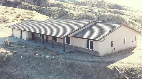Exterior - 29009 195th St E, Llano, CA 93544 photo 8 of 9