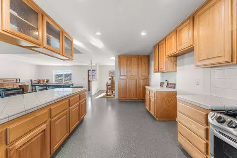 Kitchen - 29009 195th St E, Llano, CA 93544 photo 5 of 6