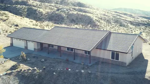 Exterior - 29009 195th St E, Llano, CA 93544 photo 7 of 9