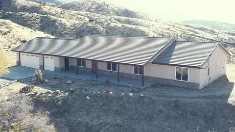 Exterior - 29009 195th St E, Llano, CA 93544 photo 4 of 9