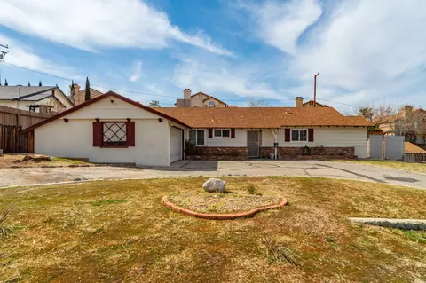 38629 Yucca Tree St, Palmdale, CA 93551