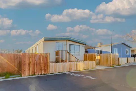 3300 15th W #388, Rosamond, CA 93560