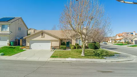 40507 Dunes Ln, Palmdale, CA 93551