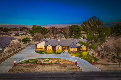3734 Ave J 8 E, Lancaster, CA 93535