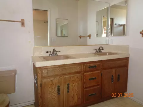 Bath - 36508 40th St E, Palmdale, CA 93552 photo 2 of 3