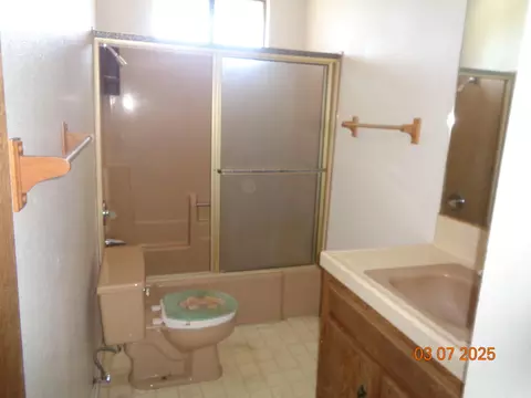Bath - 36508 40th St E, Palmdale, CA 93552 photo 1 of 3