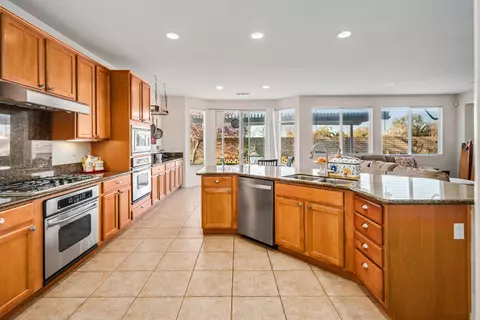 Kitchen - 4379 Paddock Way, Lancaster, CA 93536 photo 1 of 4