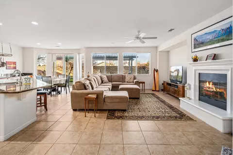 Living - 4379 Paddock Way, Lancaster, CA 93536 photo 2 of 4