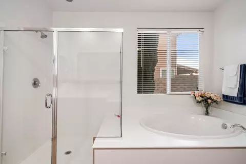 Bath - 4379 Paddock Way, Lancaster, CA 93536 photo 2 of 4