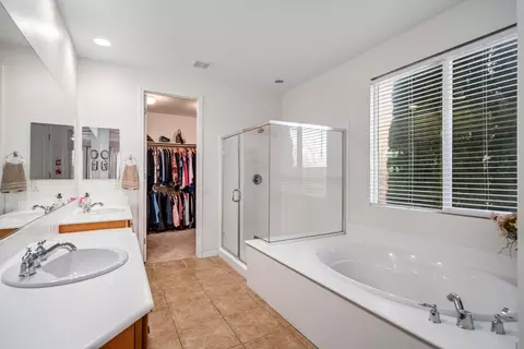 Bath - 4379 Paddock Way, Lancaster, CA 93536 photo 1 of 4