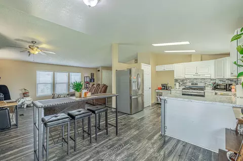 Undisclosed, Adelanto, CA 92301 photo 14